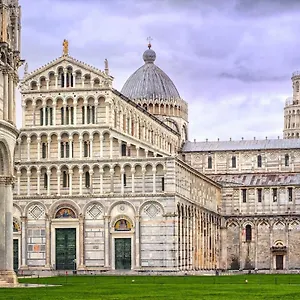 1km Dalla Torre Appart. Con Balcone E Posto Auto Apartamento
